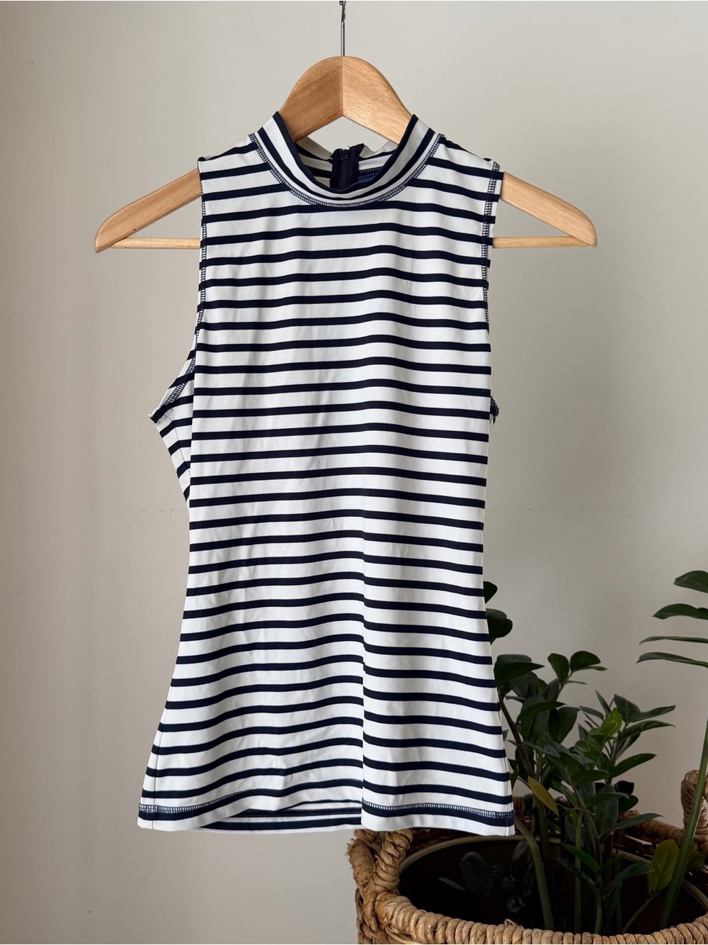 Women's J. CREW Navy Blue Striped Rash Guard Sleeveless Swim Top Shirt Small S